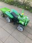 Traktor na pedały z przyczepką