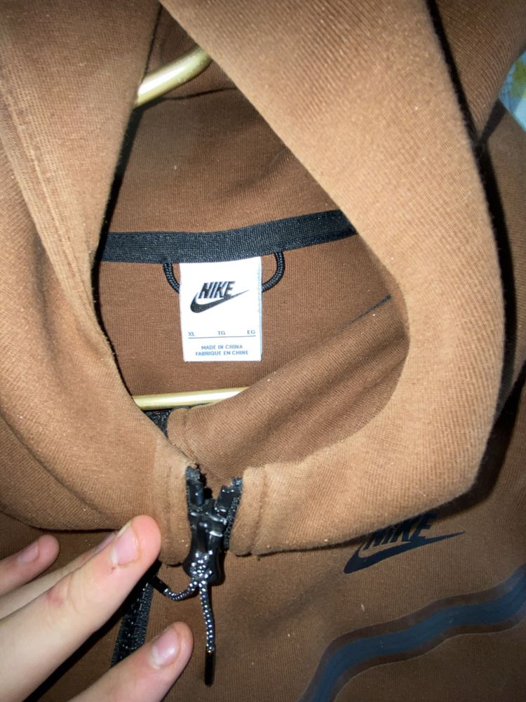 Продам оригінальний nike tech fleece