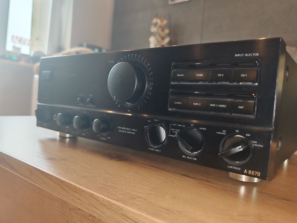 Amplituner Onkyo Integra A8670