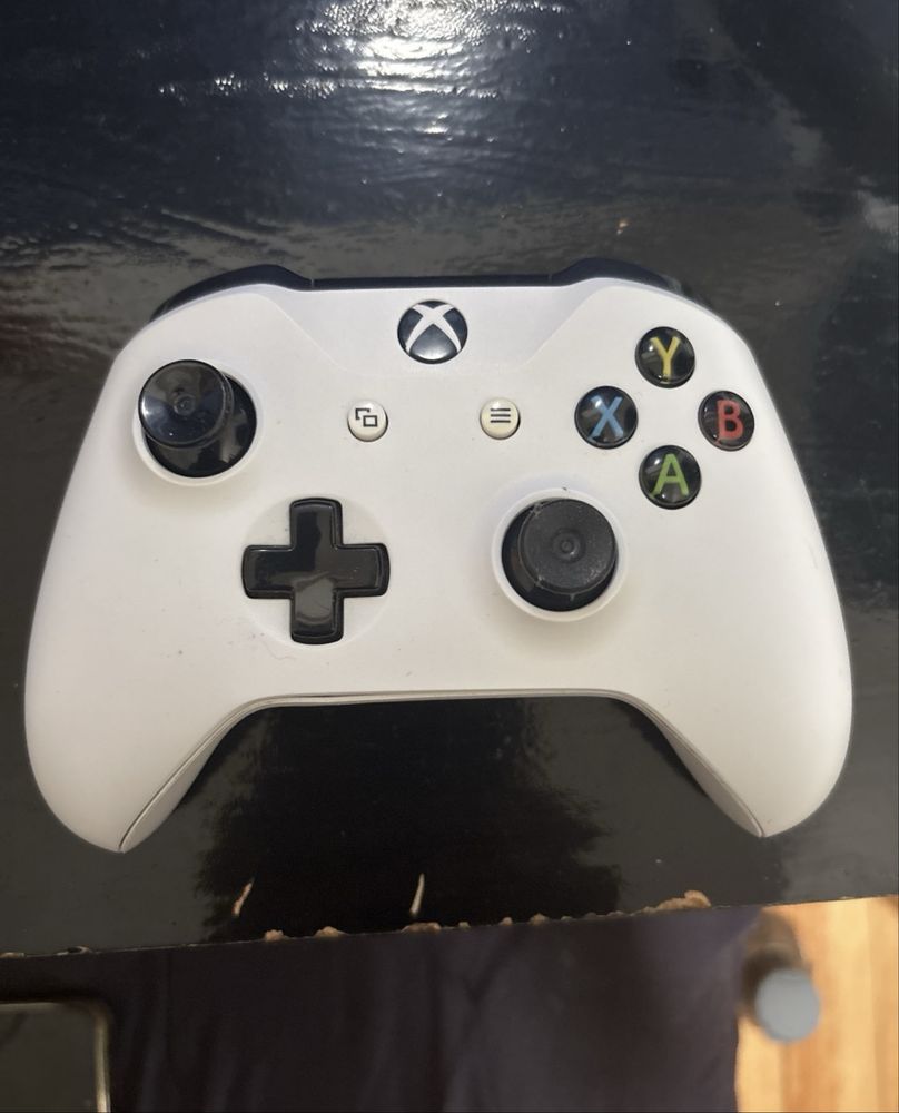 Vendo xbox series com 2 comandos por curto prazo!