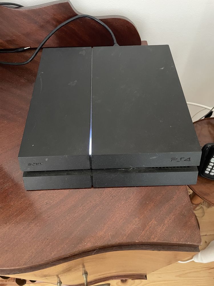 Ps4 em boas condicoes