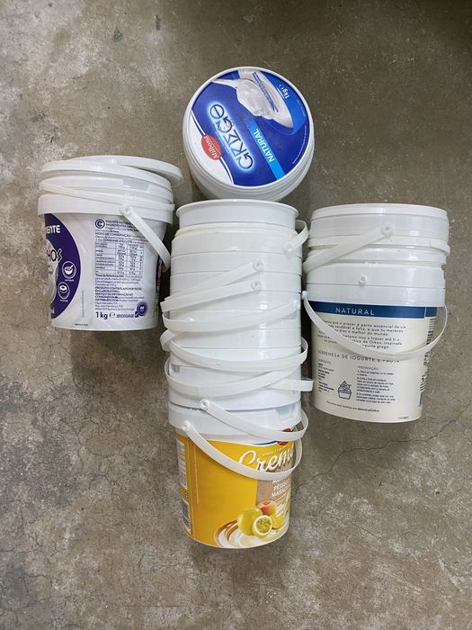 Potes em plastico duro