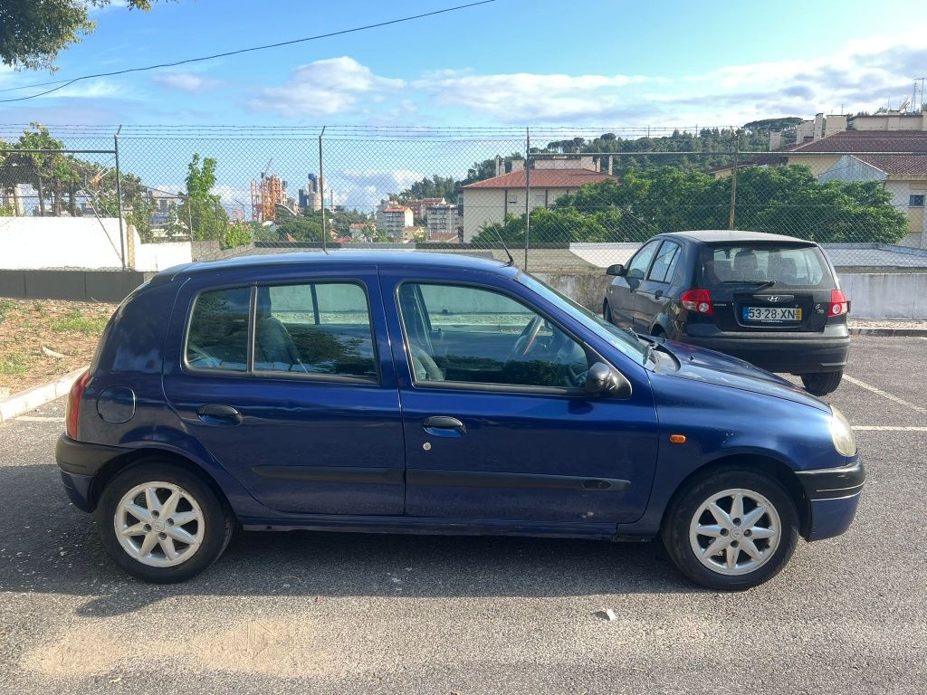 Renault Clio 1.2. (Negociável)
