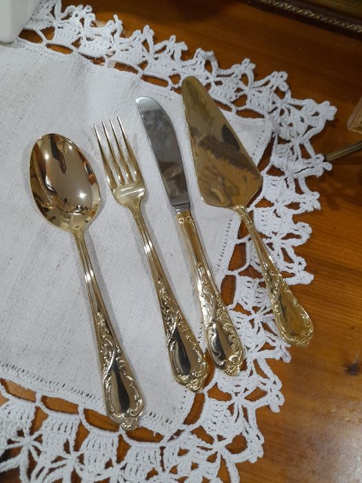 Faqueiro de 116 peças muito bonitas NOVO