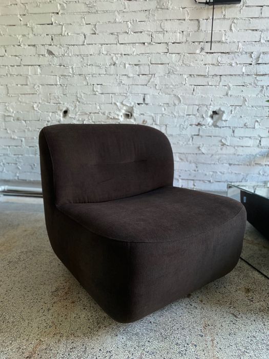 Fotel Furninova brazowy design obrotowy