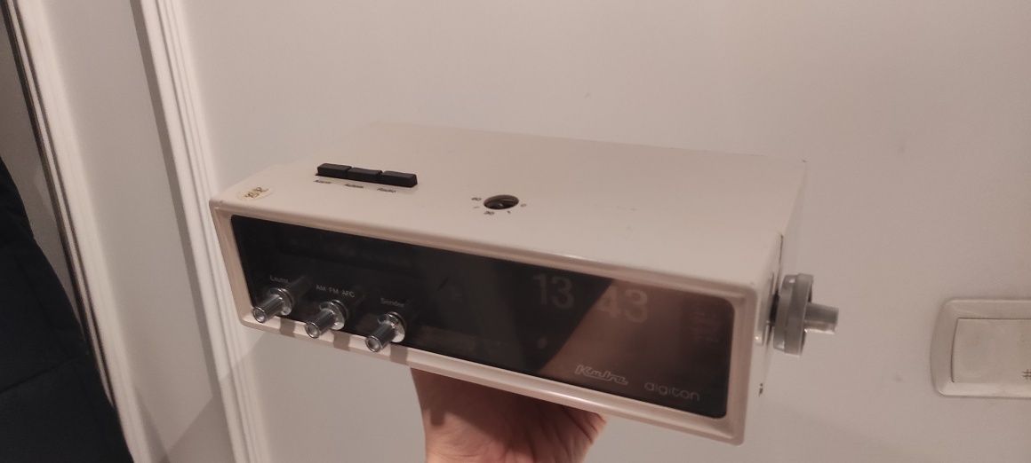 Zegar klapkowy radiobudzik KUBA vintage stojący
