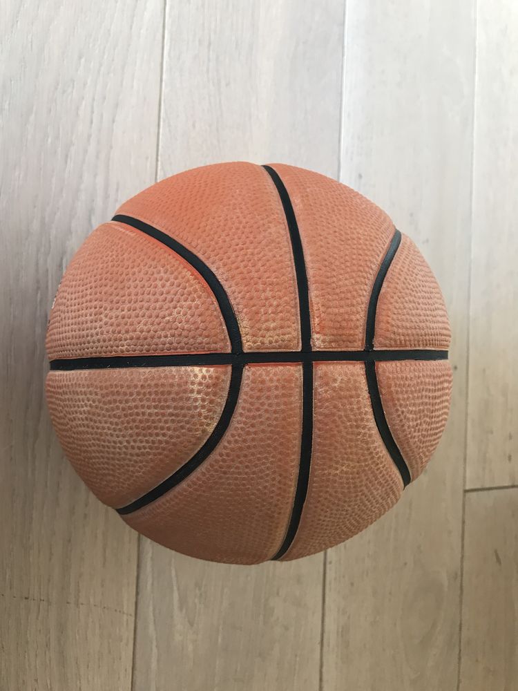Mała piłka do koszykówki Nike Swoosh Mini dla dziecka rozmiar 3 18 cm