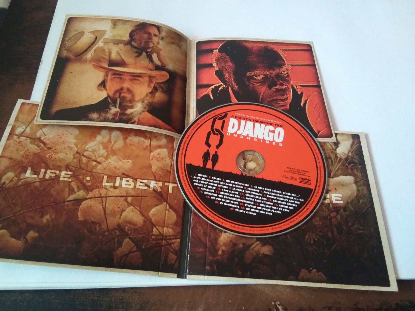 Płyta CD z muzyką filmową Django.