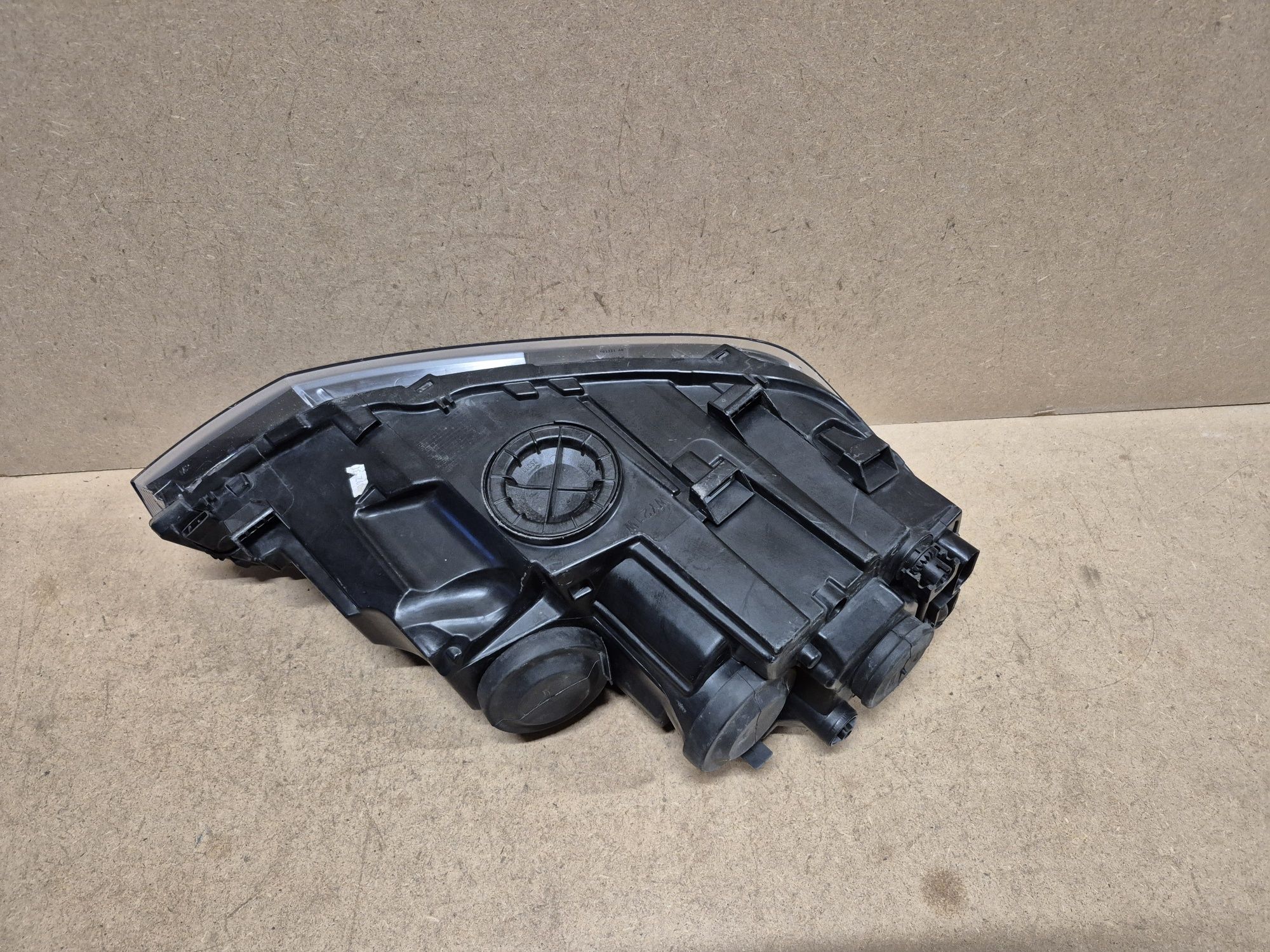 Lampa reflektor volkswagen Polo 2G1 lewy strona