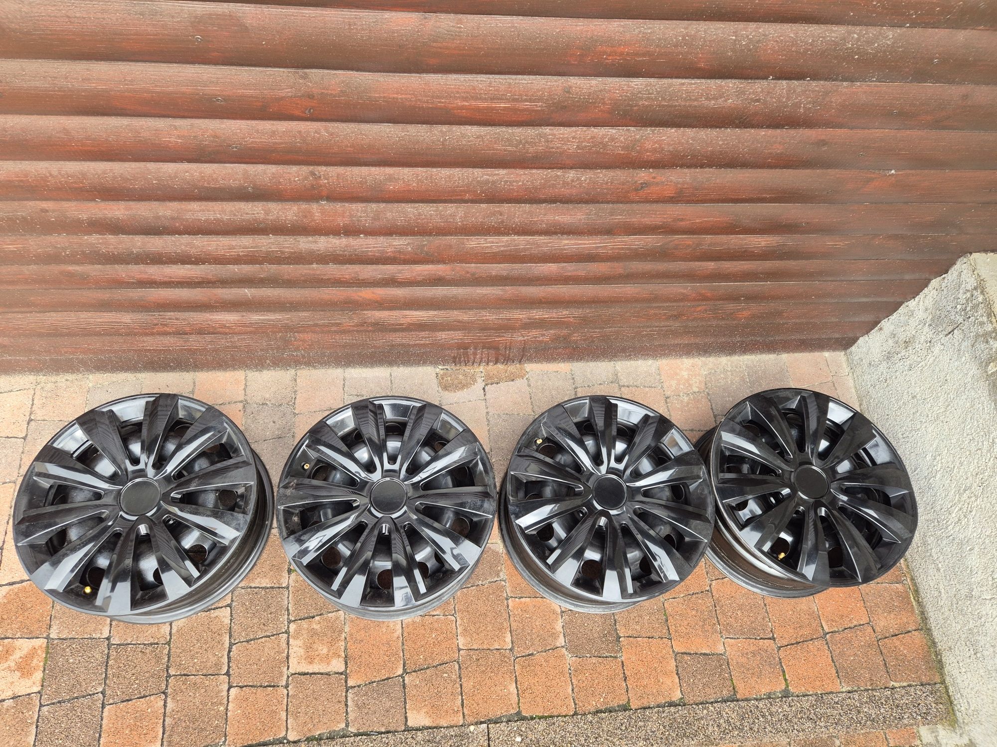 Felgi stalowe 16" 4x108 et20 z kołpakami