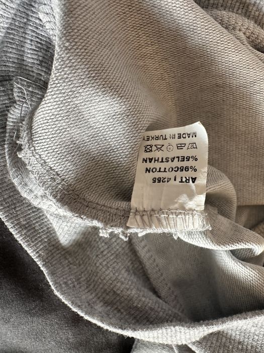 Śliczny letni dres damski szary z cyrkoniami