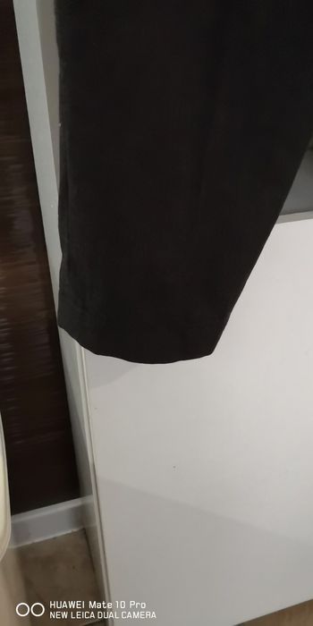 Spodnie ciemny szary.