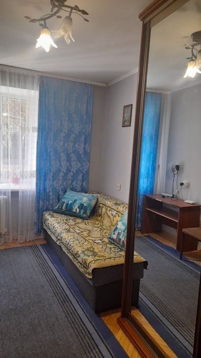 Кімната в двокімнатній квартирі