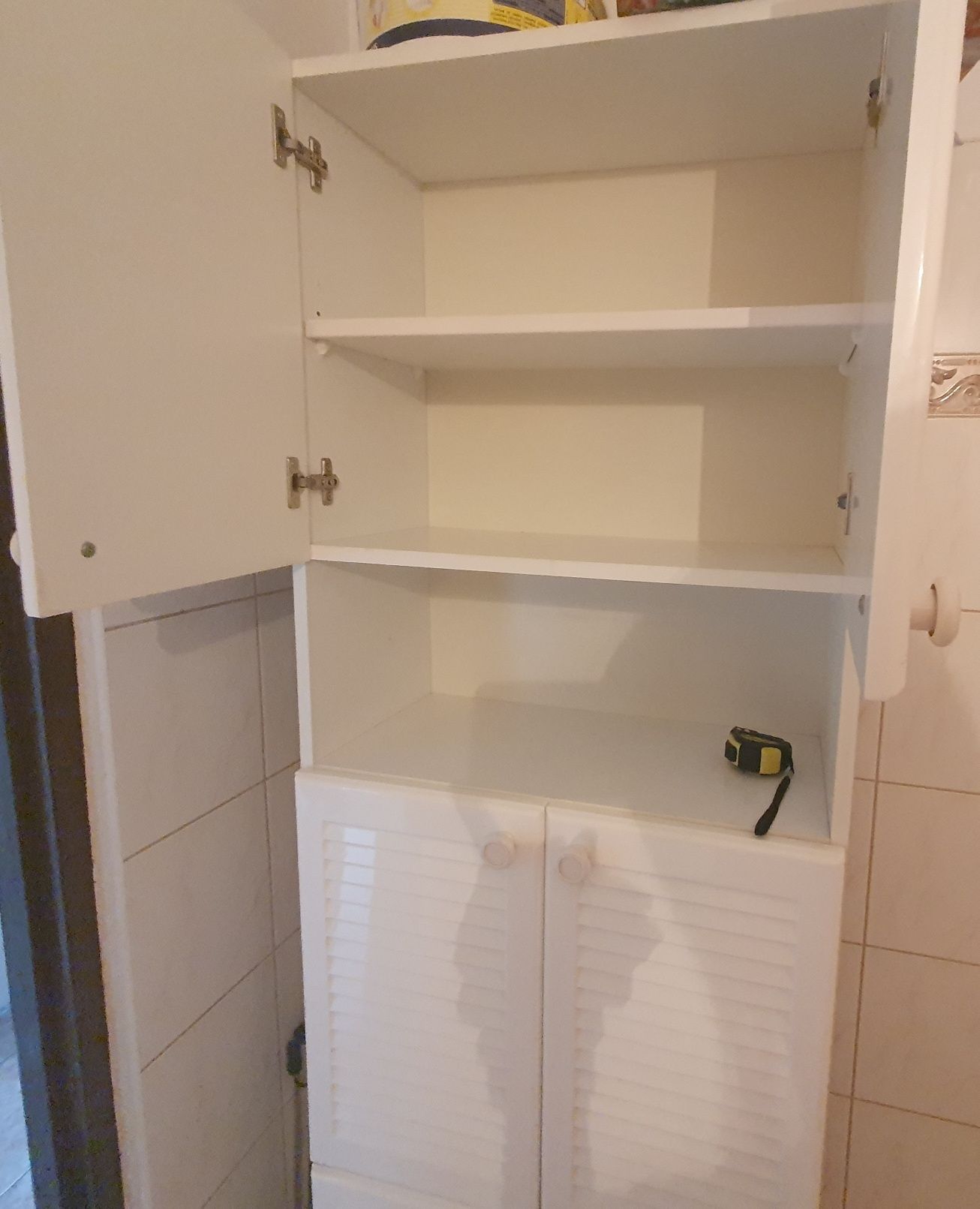 Biała szafka łazienkowa