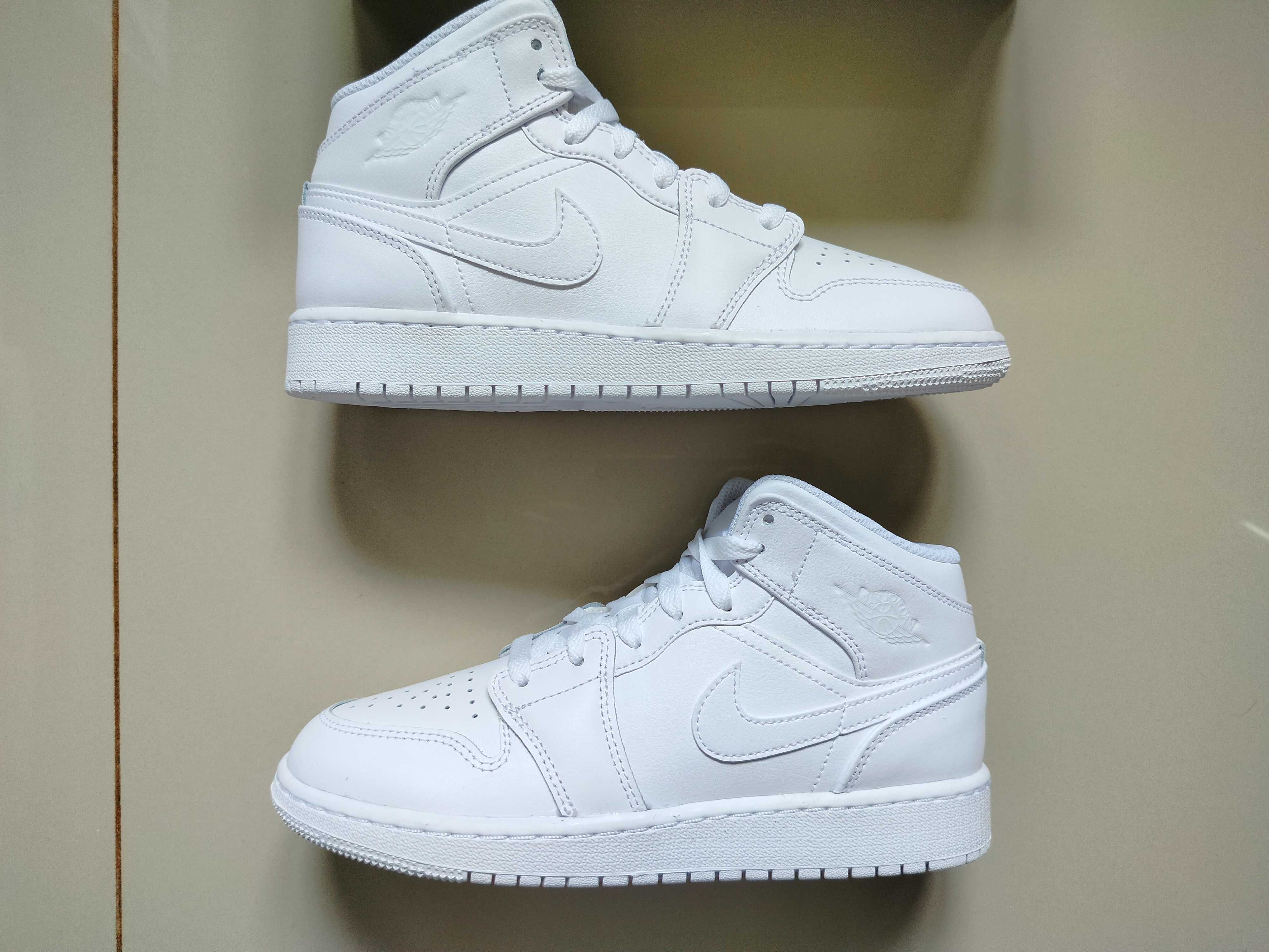 Air Jordan 1 Mid - Triple White r. 38