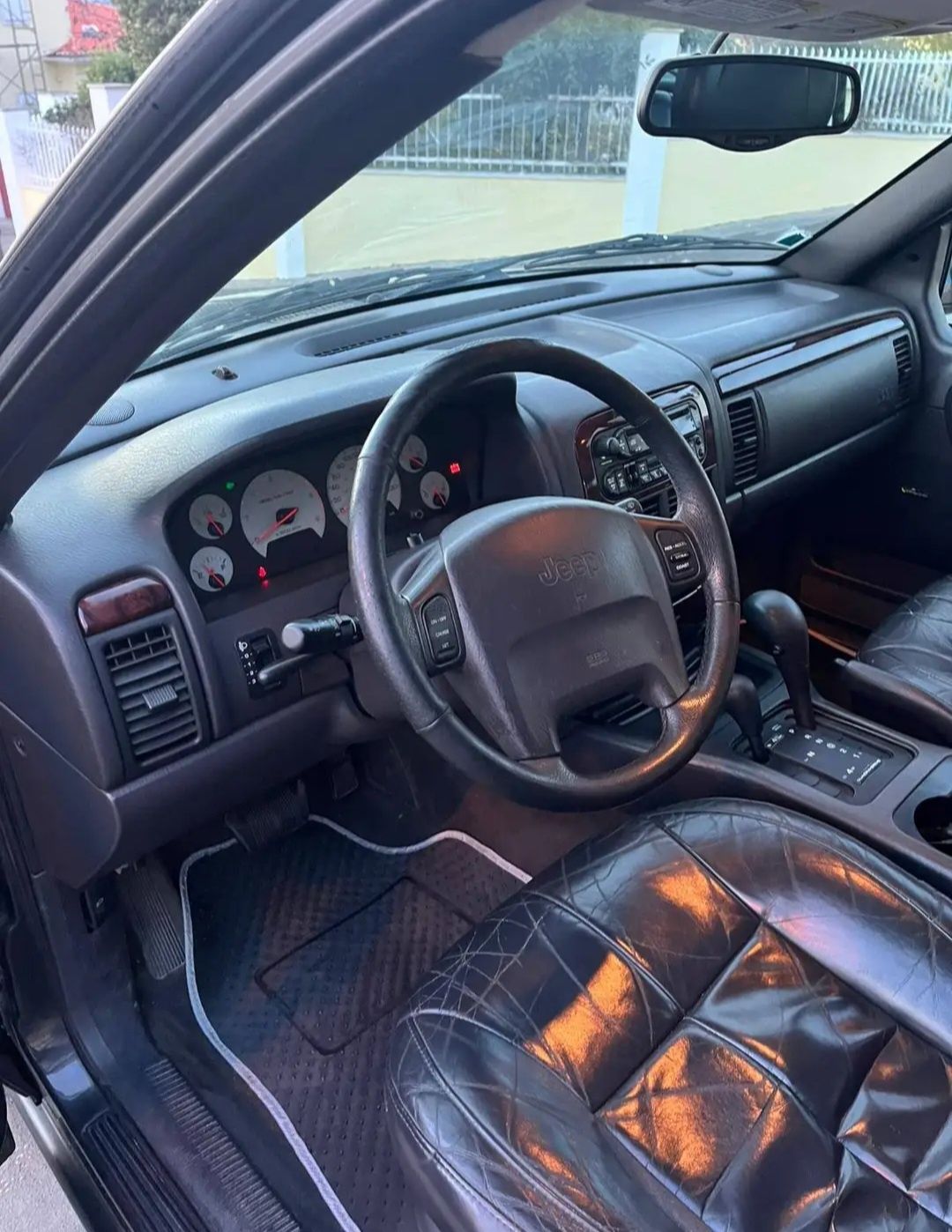 Jeep Cherokee 3.1 Quadra-Drive/Troca.