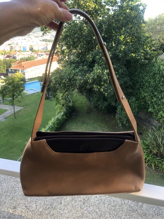 Mala de ombro em pele - ANTONI, cor camel.