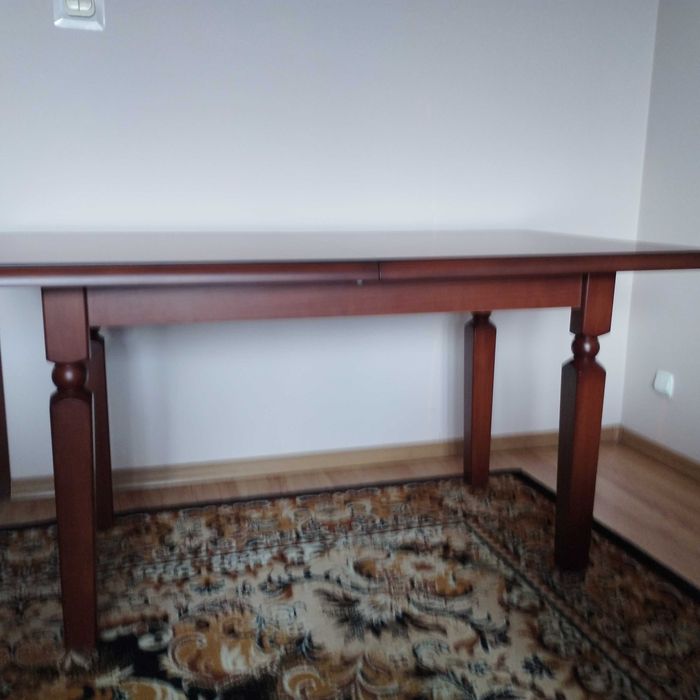 Sprzedam stół  Bawaria, fornir, kolor wiśnia primavera, nogi rzeźbione