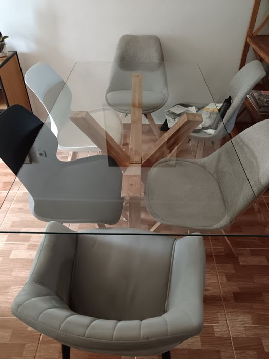 Mesa Agerby JYSK, com 6 cadeiras