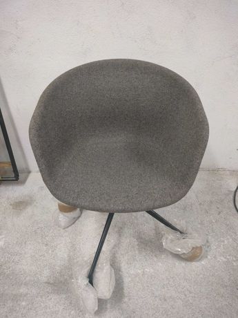 Fotel, krzesło w całości tapicerowane HAY, obrotowe na kółkach, szare