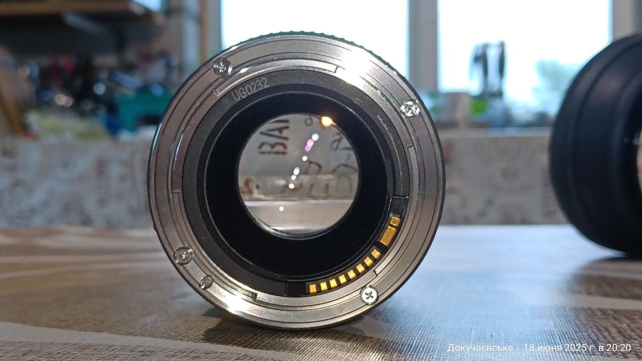 Canon EF 200mm f/2.8L II USM