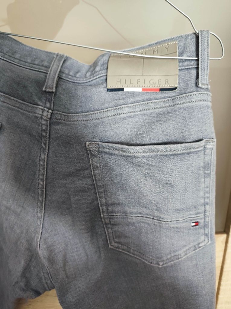 Nowe Tommy Hilfiger 32/32 faktura , gwarancja jeszcze rok
