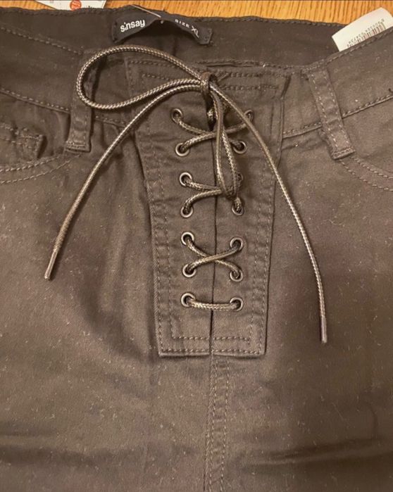 Czarne spodnie skinny Sinsay