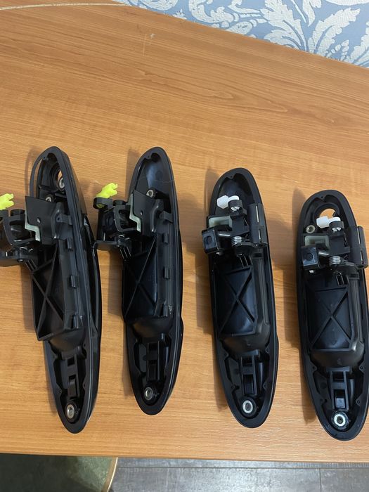 Ручки дверей наружные.