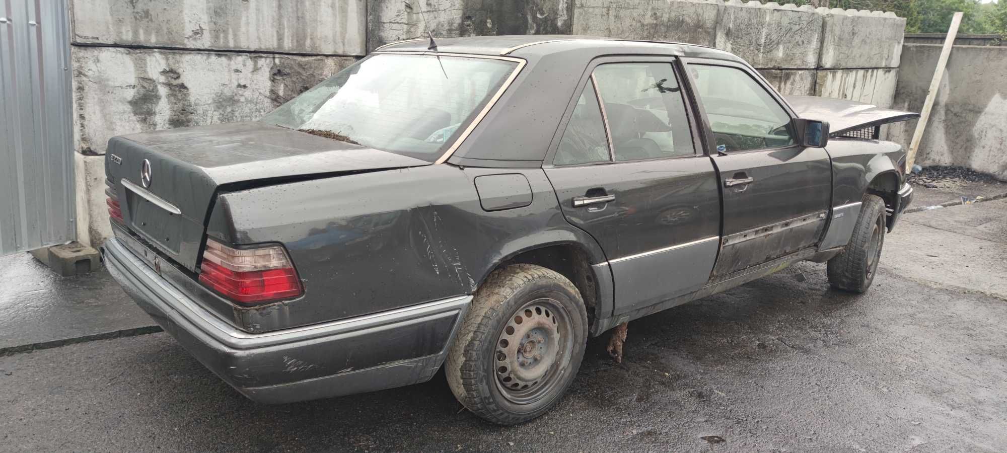 Mercedes E220 E-Klasa W124 93r Sedan Wszystkie Części Maska Klapa