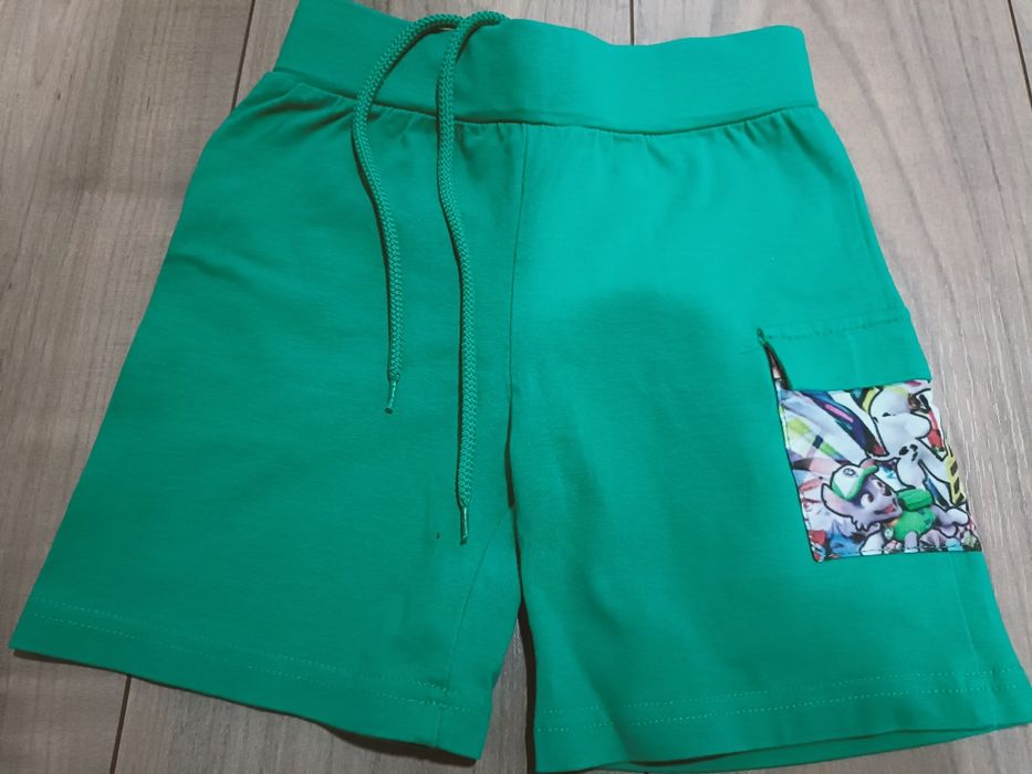 Calções Paw Patrol frescos - novos (6 anos)
São completament
T