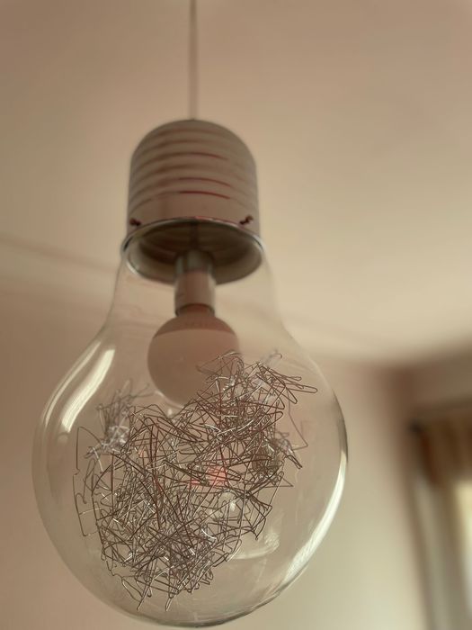 Candeeiro Teto Suspenso (Forma de lâmpada)