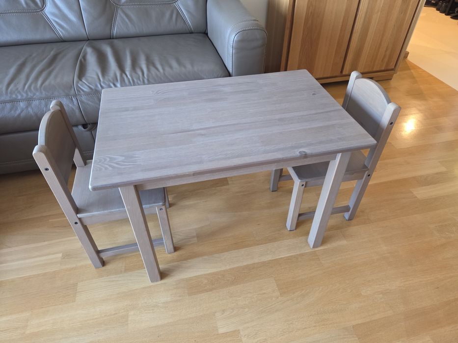 Zestaw stolik i 2 krzesla Sundvik IKEA