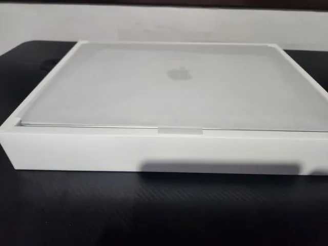 MacBook Pro 16 pole, M1 Pro / 16 GB RAM / 1 TB SSD