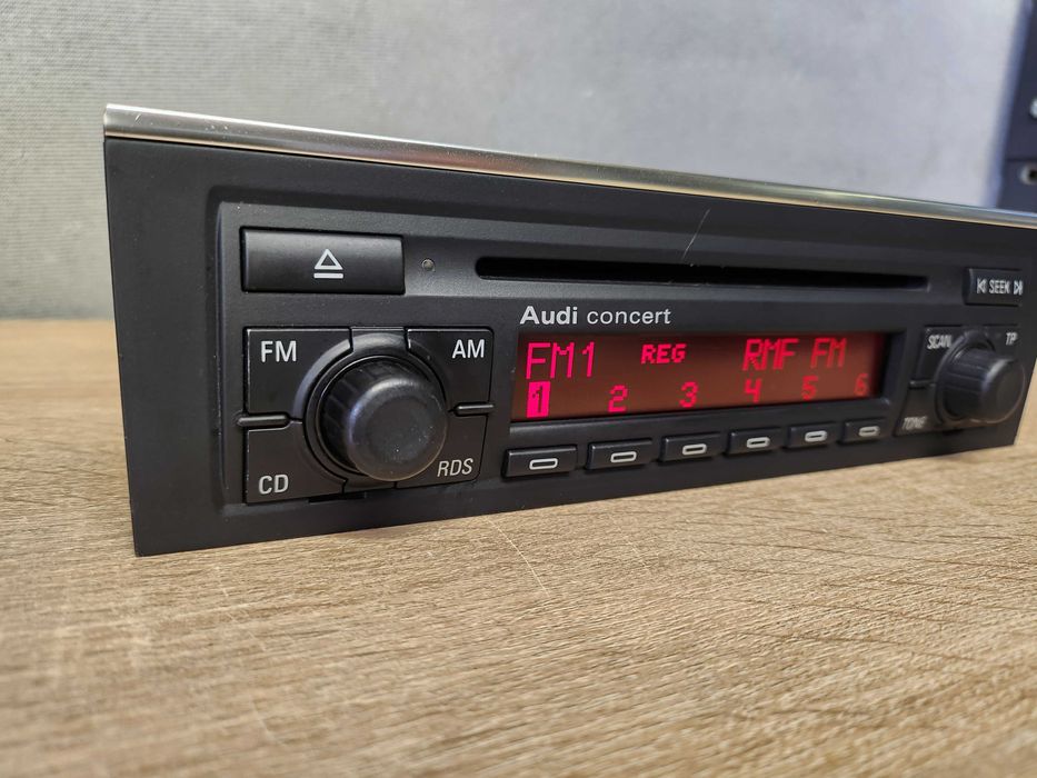 Radio samochodowe Audi Concert II CD A4 B6 / b7 + Kod bardzo Zadbane