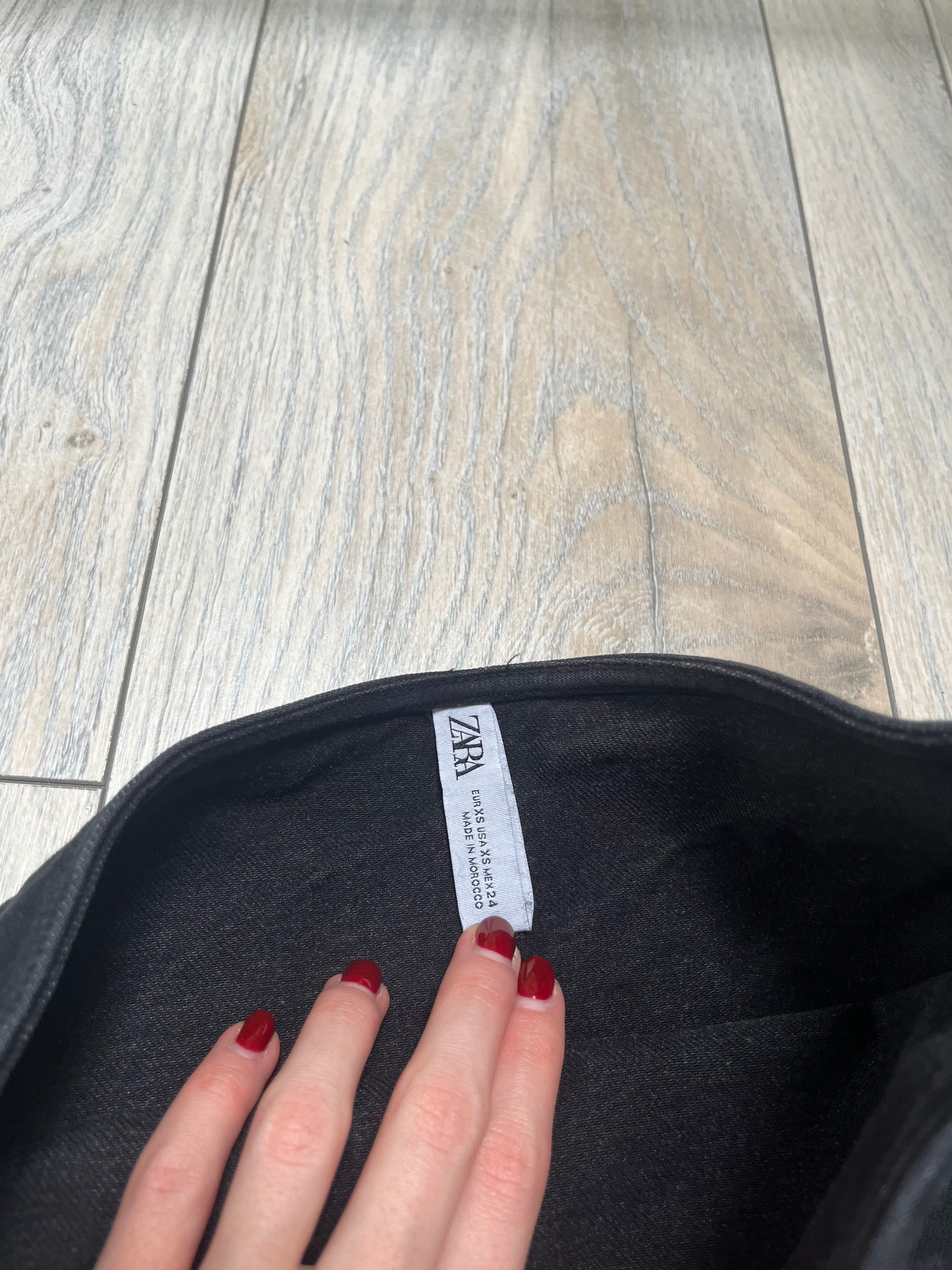 czarna dopasowana sukienka mini XS