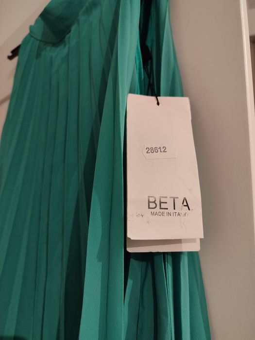 Śliczna nowa sukienka sylwester