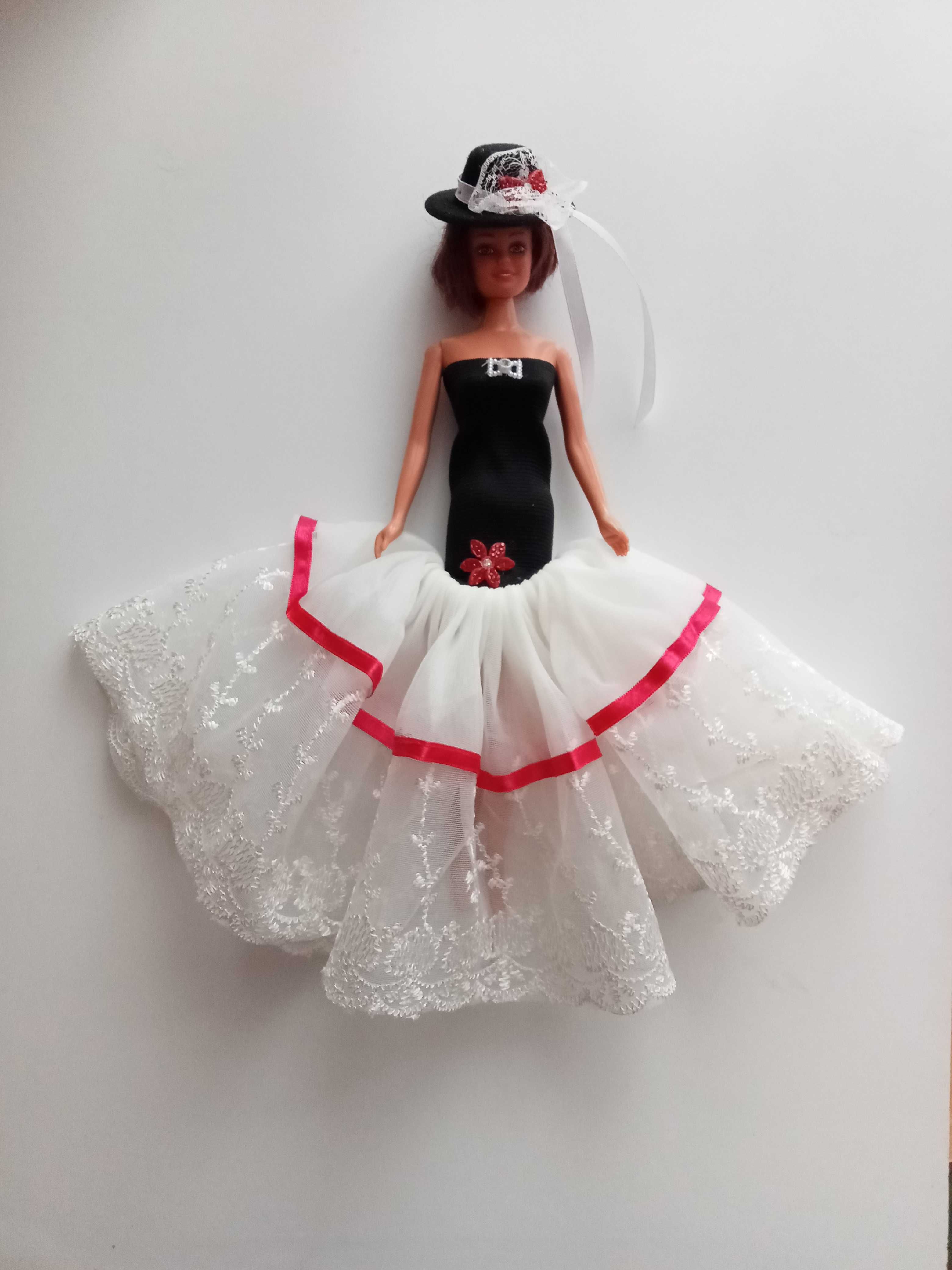 Ubranko Lalka Barbie suknia długa balowa kapelusz