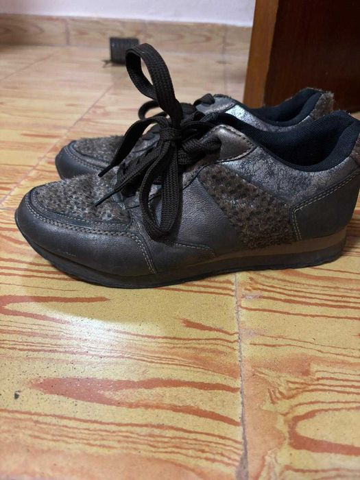 Sapatos número 35-36