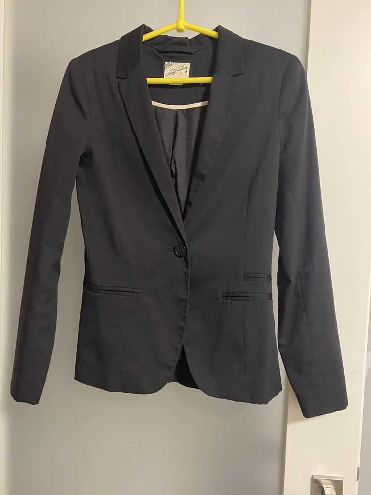 Czarna damska marynarka pull and bear rozmiar S