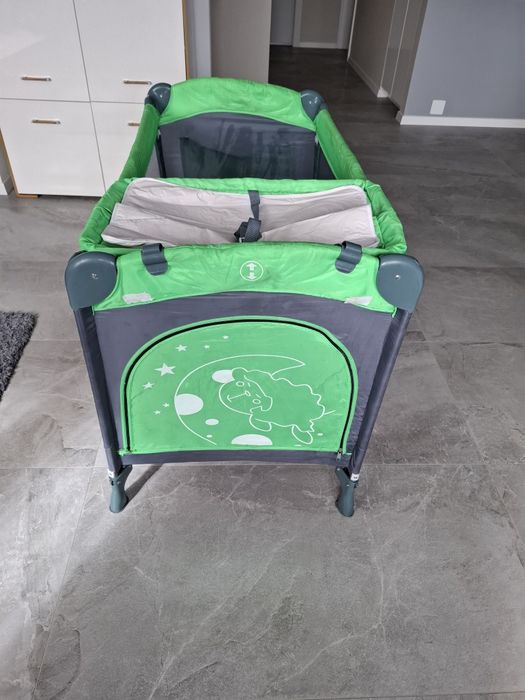 Łóżeczko turystyczne, przewija zielone chłopiec dziewczynka