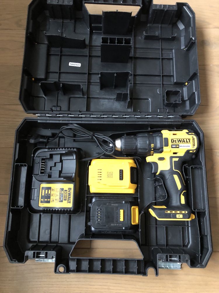 Безщітковий Акум.Шуруповерт Dewalt DCD 777