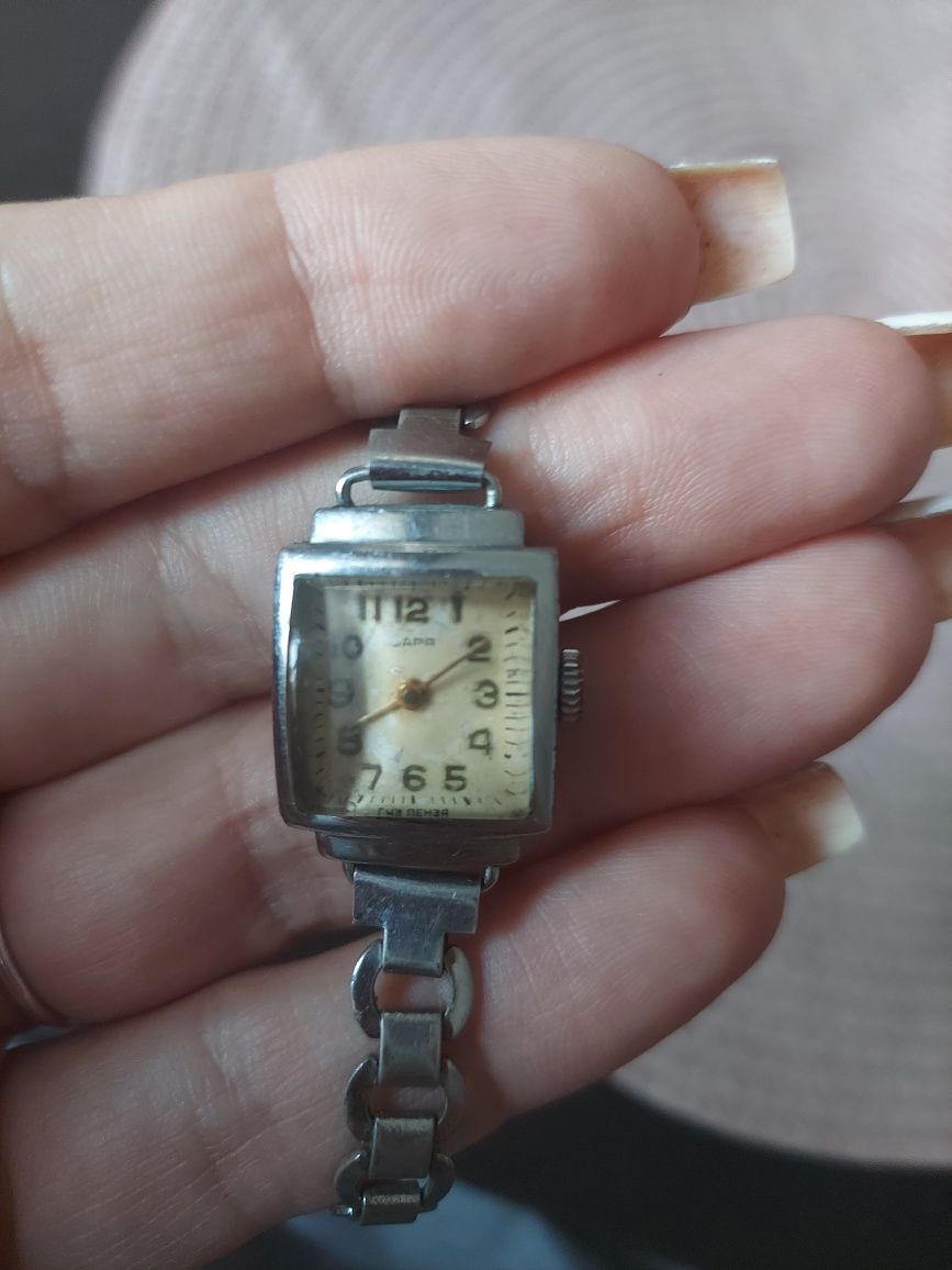 ZARIA - Stary radziecki  zegarek damski