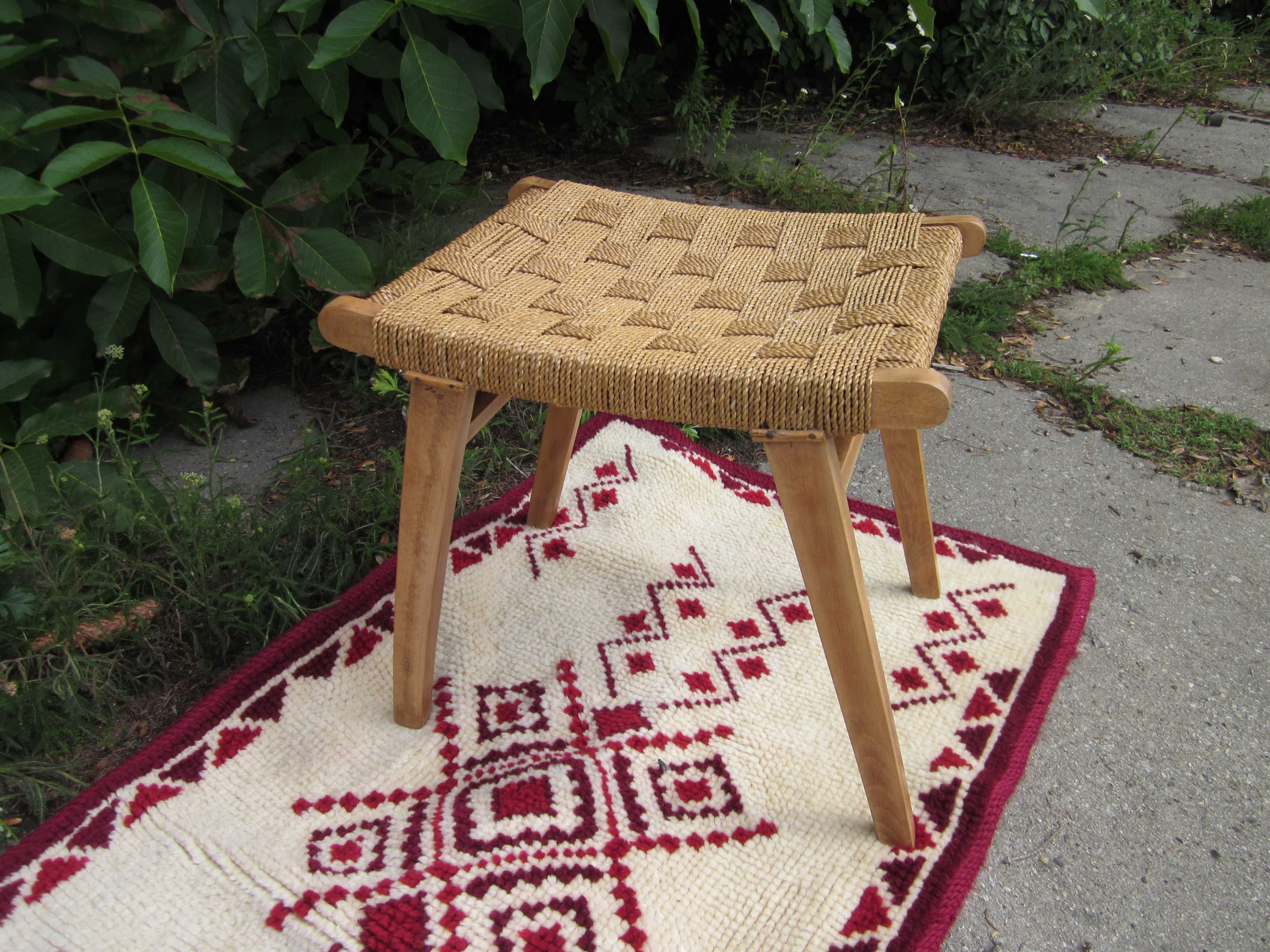 designerski stołek pleciony vintage