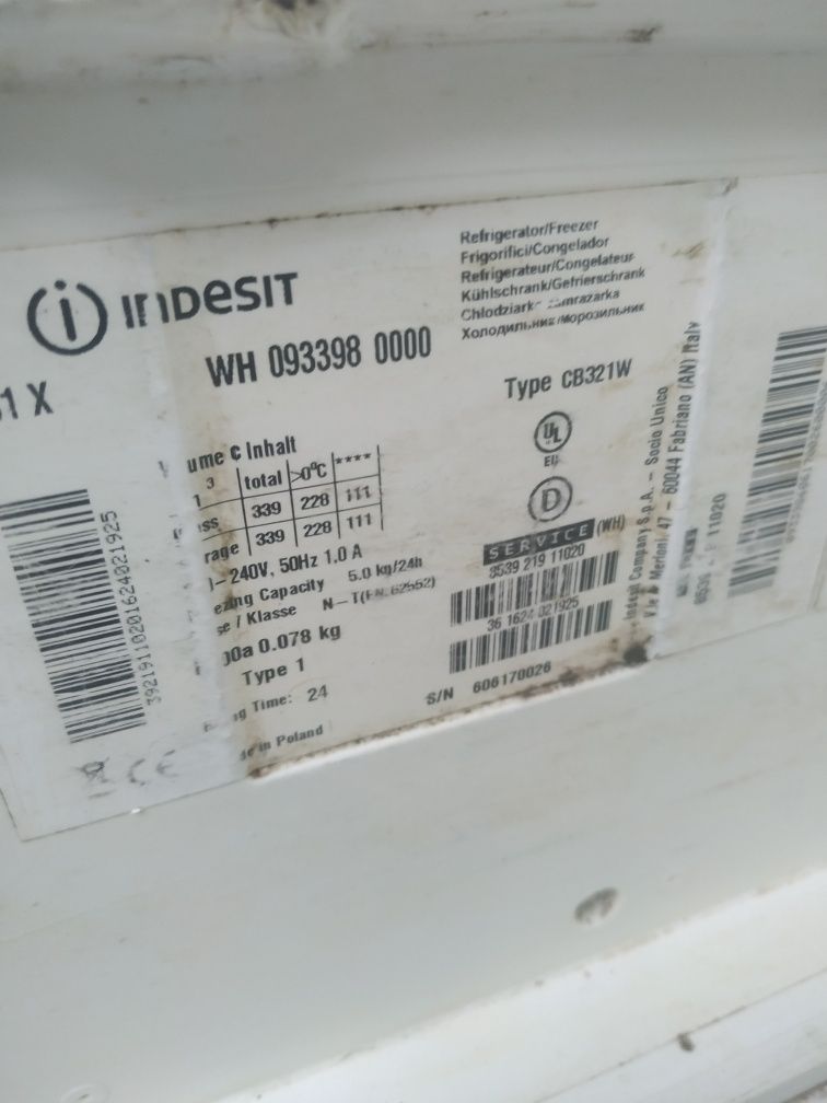 Продам холодильник Indesit 2017р