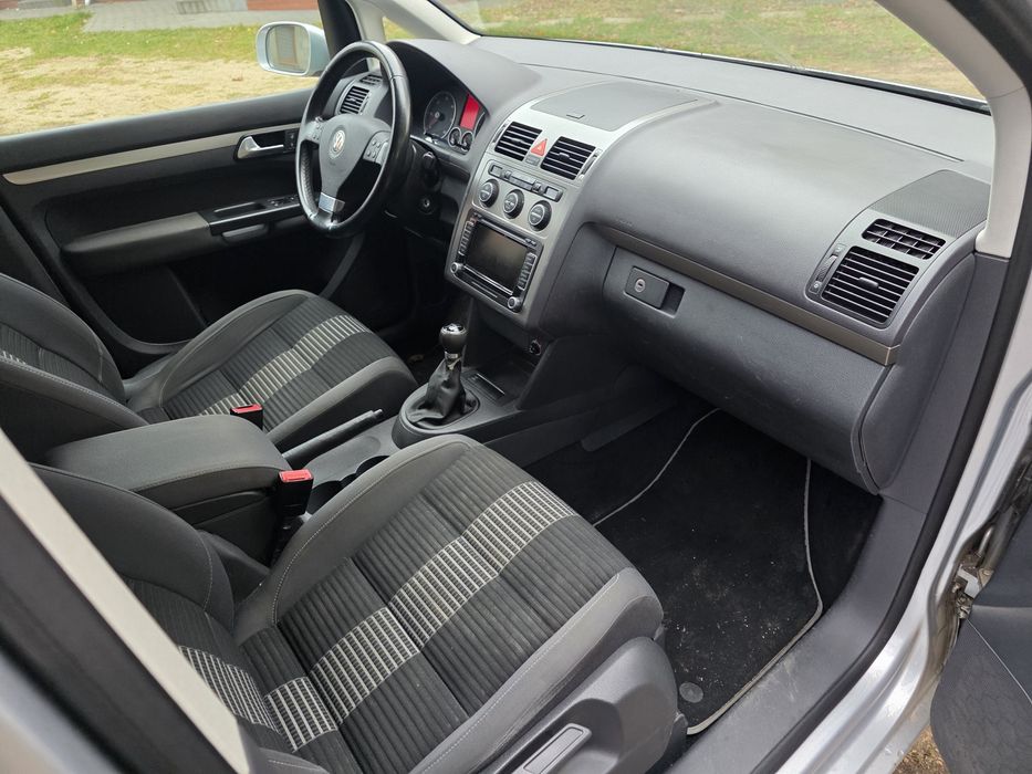 Vw touran 7 osobowy klima