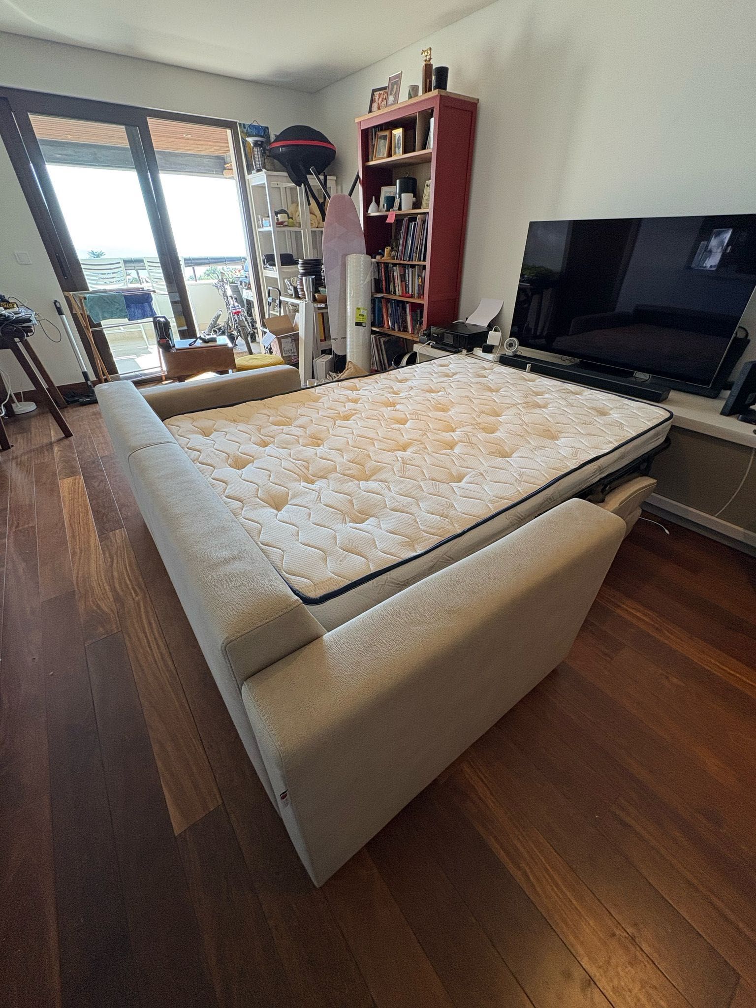 Sofá-cama com colchão embutido de ótima qualidade! 1,60 comp x 88 prof