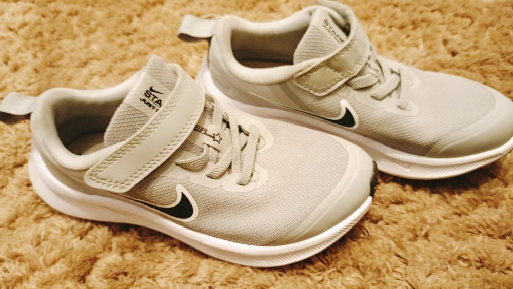 Buty dla dziewczynki rozmiar 30 Nike szare siatka lekkie, na wf