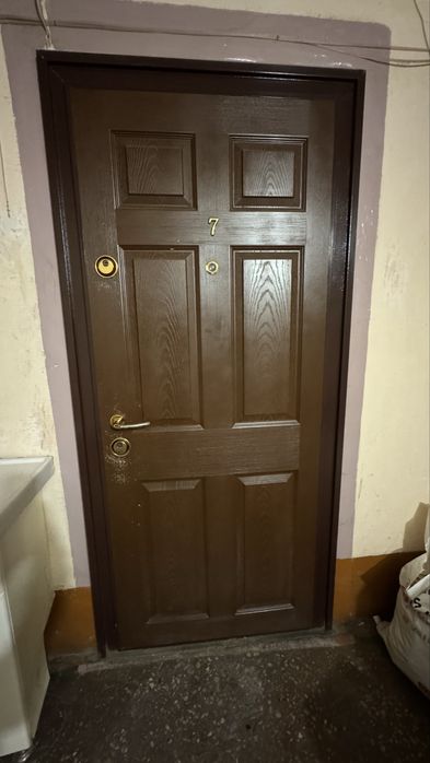 Вхідні міцні двері