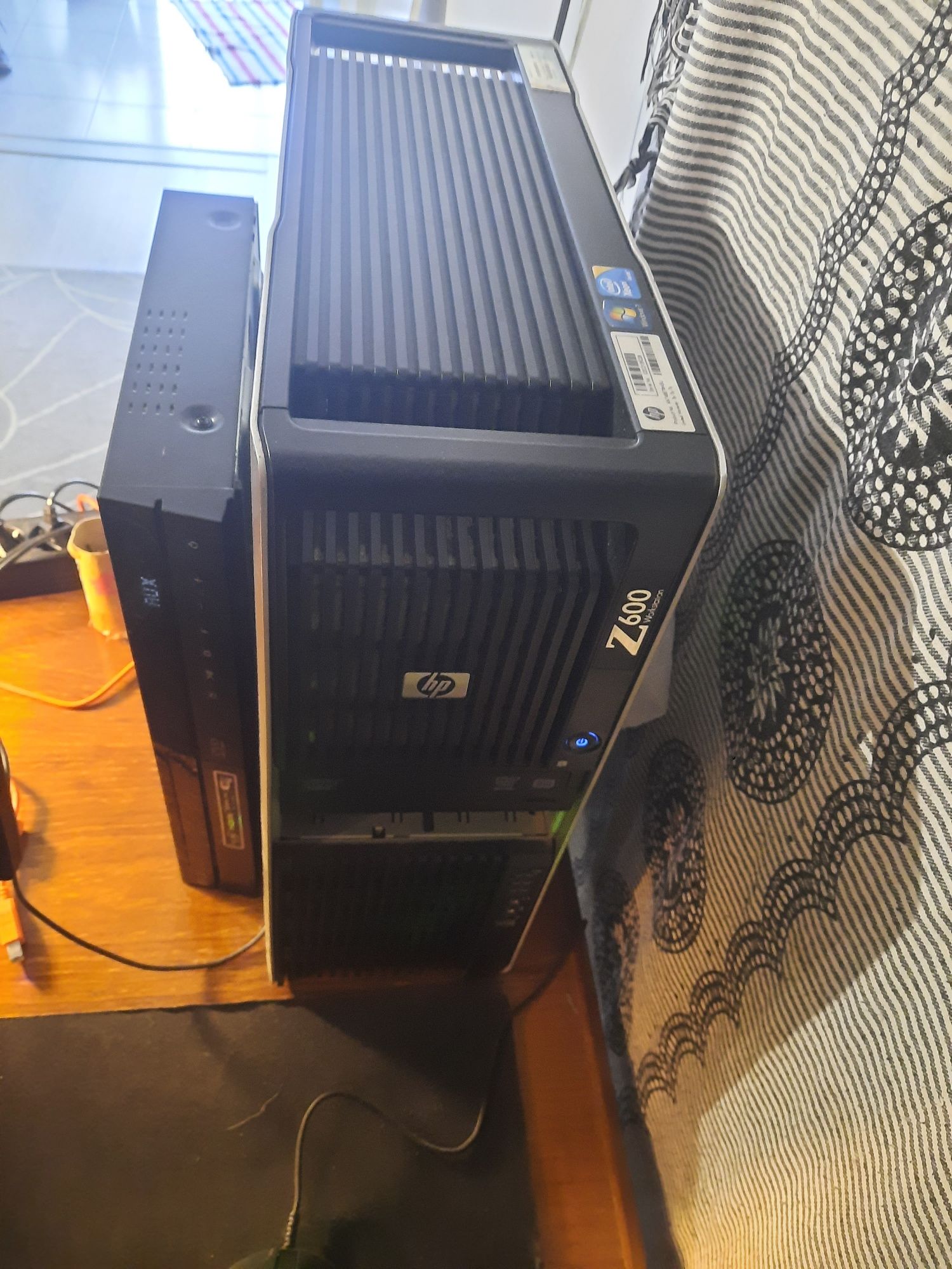 Hp z600 16 cores 32gb RAM, 8gb gráfica ssd 240gb +hdd 500gb + monitor