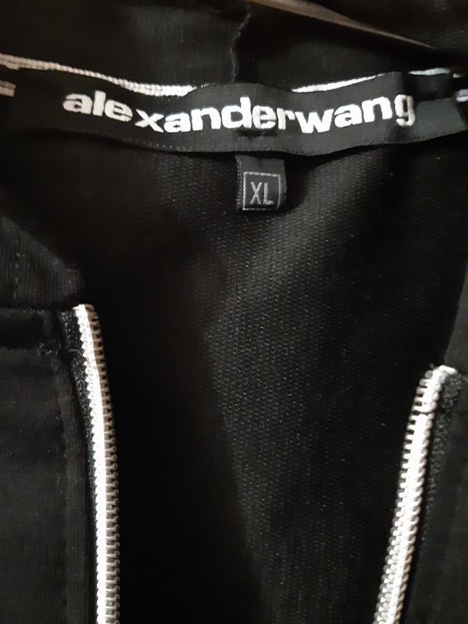 Безрукавка с капюшоном